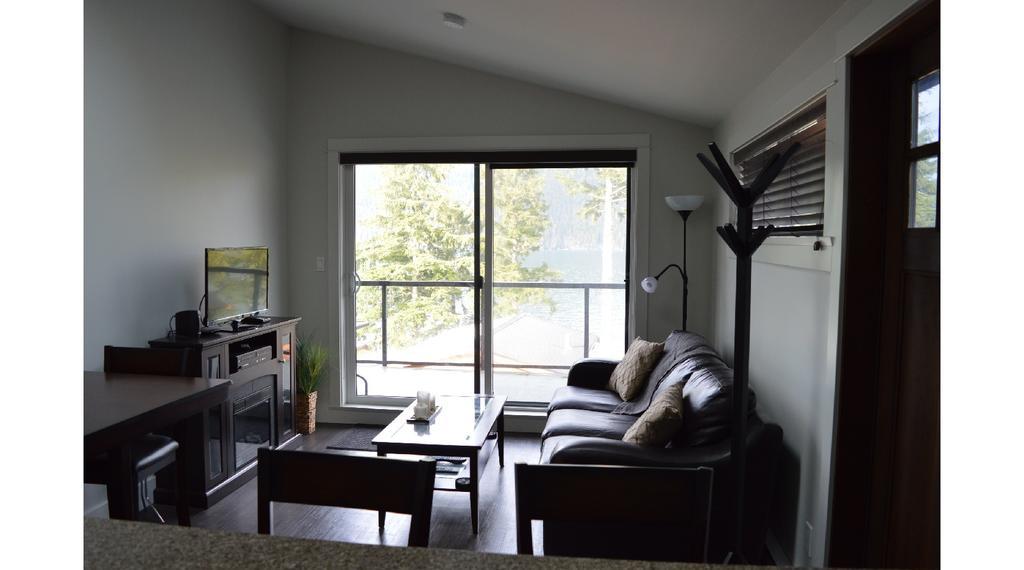 Pair-A-Dice Cottage Port Renfrew Kamer foto